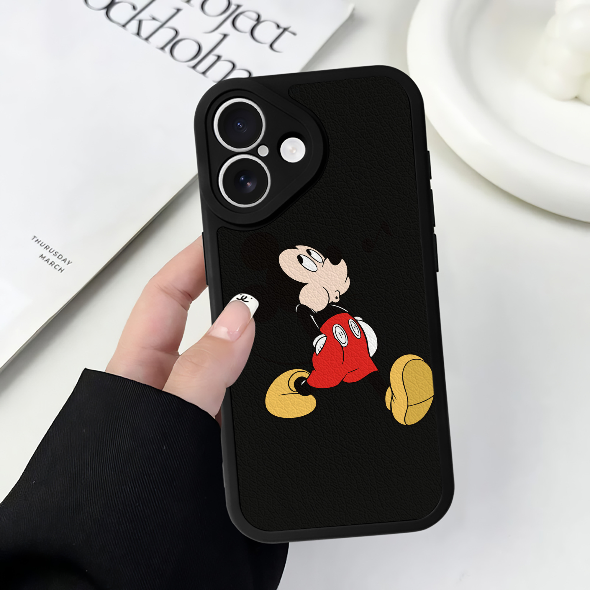 （画像用） ミッキーマウス Mickey Mouse 【iPhone 16シリーズ対応】シリコンスマホケース（レザー調） 材質：シリコン